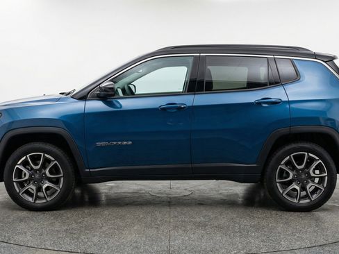 Used 2025 Jeep Compass Trailhawk image 5