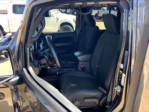 Used 2021 Jeep Gladiator Sport image 8