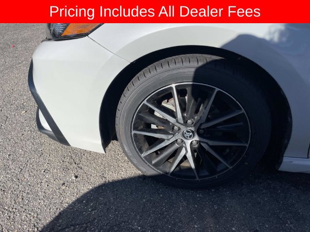 Used 2024 Toyota Camry SE w/ Convenience Package FWD image 3