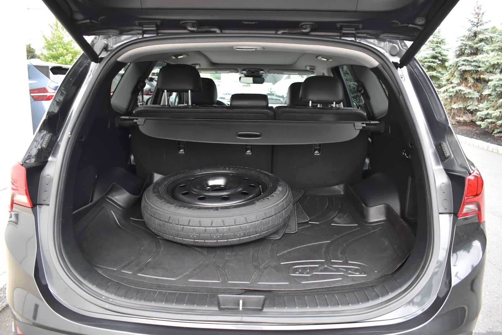 Used 2022 Hyundai Santa Fe Limited w/ Cargo Package AWD/4WD image 9