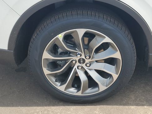 New 2027 Lincoln Aviator AWD image 5