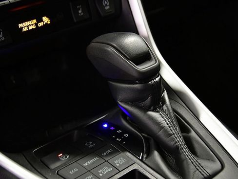 Used 2020 Toyota RAV4 XLE w/ Convenience Package image 23