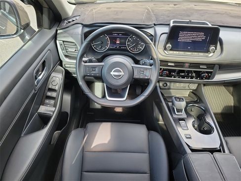 Used 2024 Nissan Rogue SV w/ SV Premium Package image 16