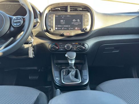 Used 2025 Kia Soul LX w/ LX Technology Package image 18