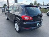 Used 2011 Volkswagen Tiguan SE image 3