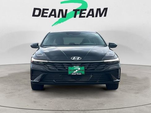 Certified 2025 Hyundai Elantra SEL FWD image 2