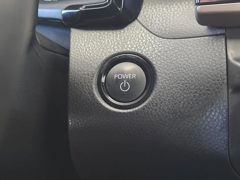 Used 2025 Toyota Camry SE image 30