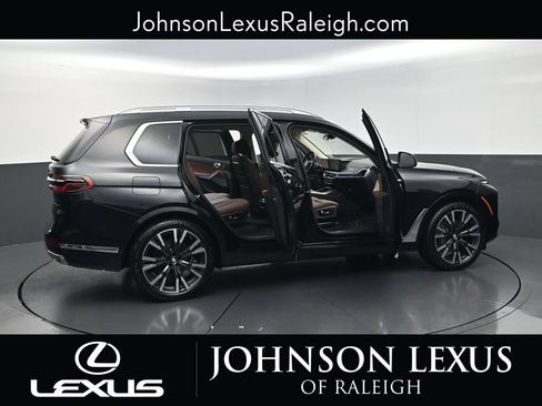 Used 2025 BMW X7 xDrive40i w/ Premium Package AWD/4WD image 31