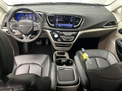 Used 2024 Chrysler Pacifica Touring-L