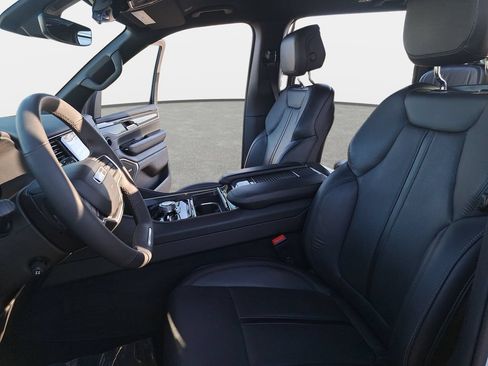 Certified 2022 Jeep Wagoneer Series II AWD/4WD image 18