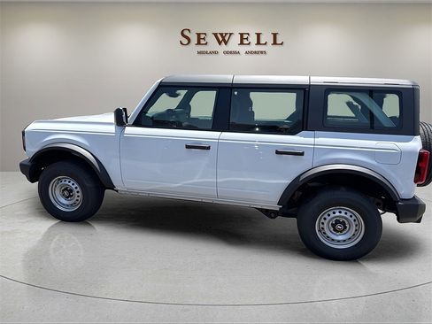 New 2025 Ford Bronco 4-Door image 2