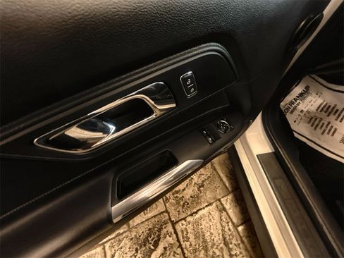 Used 2017 Ford Mustang GT image 19