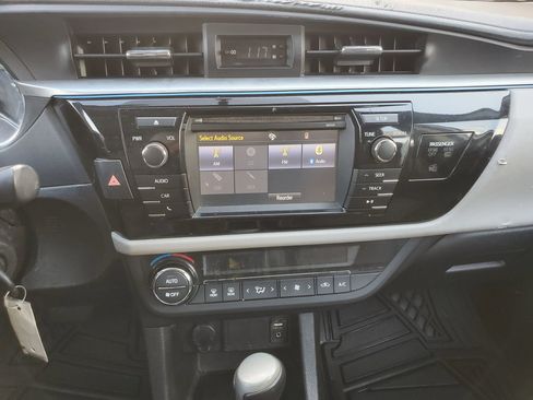 Used 2015 Toyota Corolla LE FWD image 31