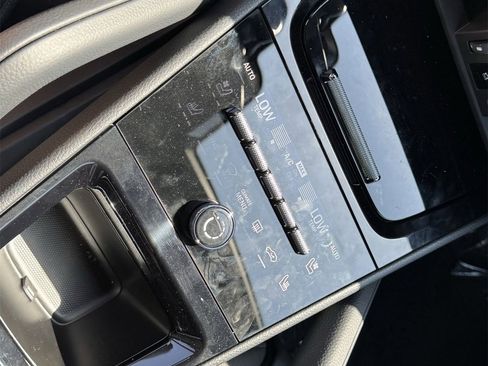 New 2025 Porsche Cayenne Coupe image 22