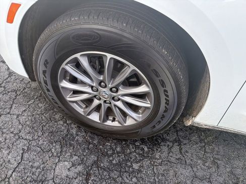 Used 2024 Buick Enclave Premium image 3