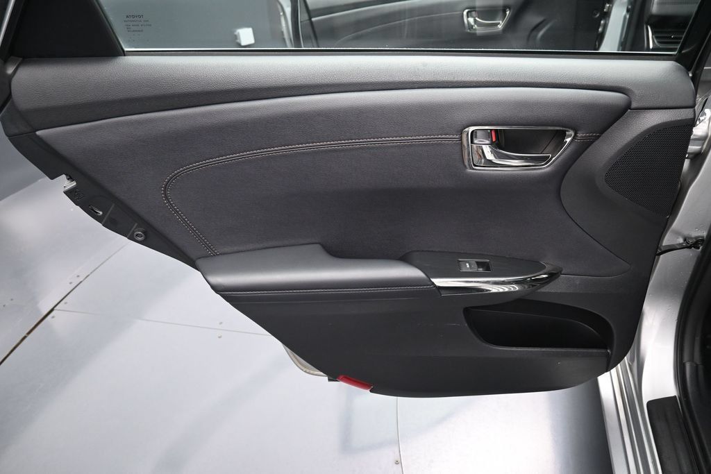 Used 2016 Toyota Avalon XLE FWD image 29