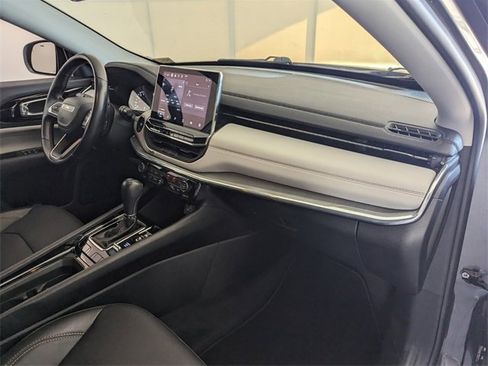 Used 2022 Jeep Compass Limited image 17