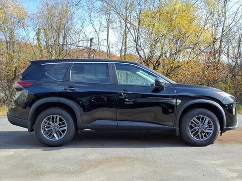Used 2025 Nissan Rogue S image 5