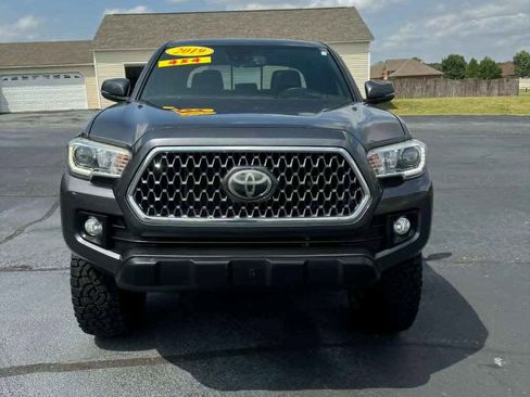 Used 2019 Toyota Tacoma TRD Off-Road AWD/4WD image 9