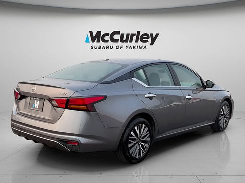 Used 2024 Nissan Altima 2.5 SV FWD image 5