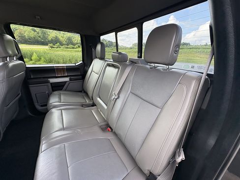 Used 2019 Ford F150 Lariat w/ Equipment Group 502A Luxury AWD/4WD image 18