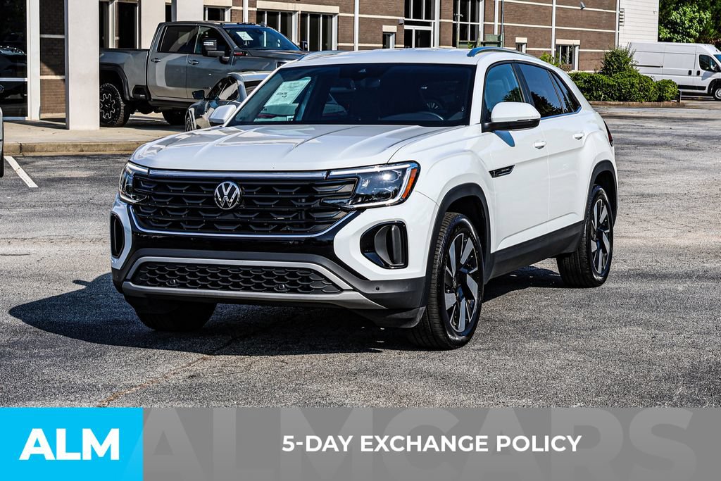 Used 2025 Volkswagen Atlas Cross Sport SE FWD image 3