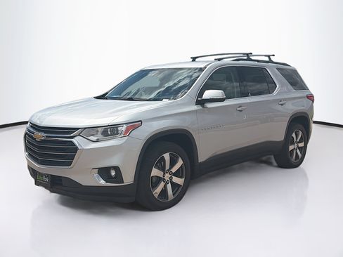 Used 2021 Chevrolet Traverse LT w/ LT Premium Package AWD/4WD image 3