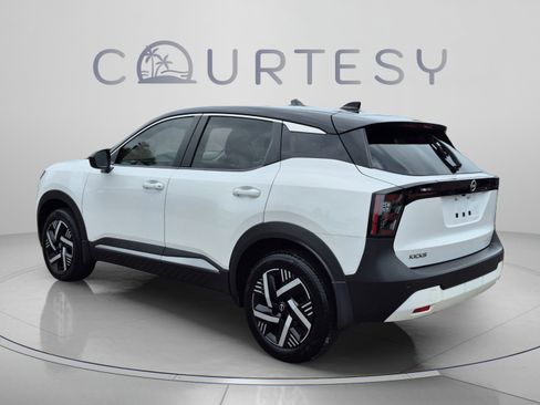 Certified 2025 Nissan Kicks SV FWD image 5