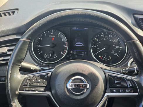 Used 2018 Nissan Rogue SV w/ Premium Package image 11