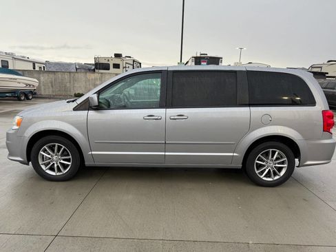 Used 2016 Dodge Grand Caravan SE image 6