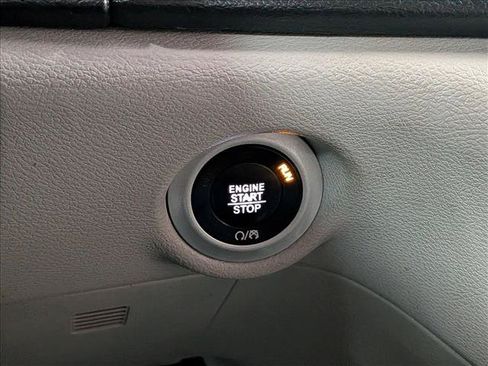 Used 2017 Chrysler Pacifica Touring-L Plus FWD image 16