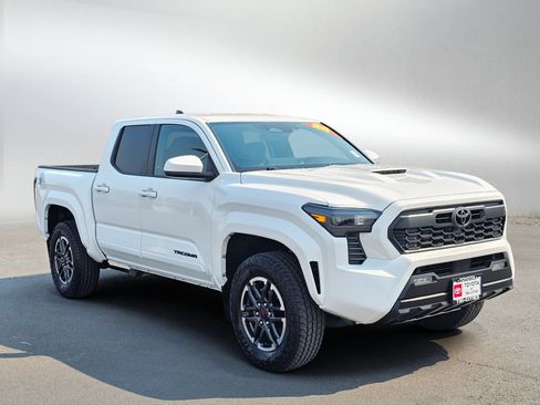 Used 2024 Toyota Tacoma TRD Sport AWD/4WD image 7