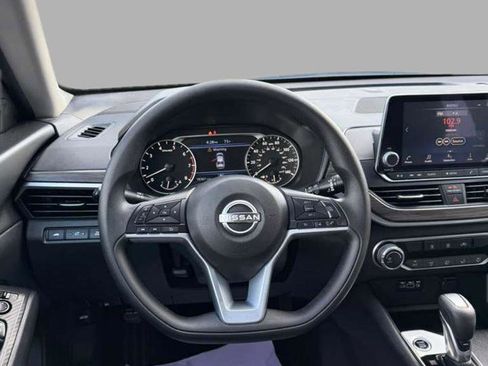 Used 2025 Nissan Altima 2.5 SV image 25