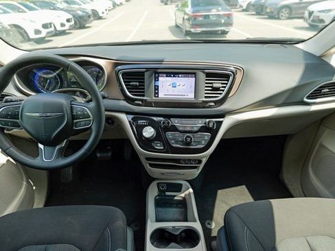 Used 2023 Chrysler Voyager LX image 36