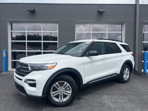Used 2023 Ford Explorer XLT w/ Equipment Group 202A RWD image 1
