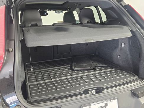 Certified 2023 Volvo XC40 B5 Ultimate w/ Climate Package image 8