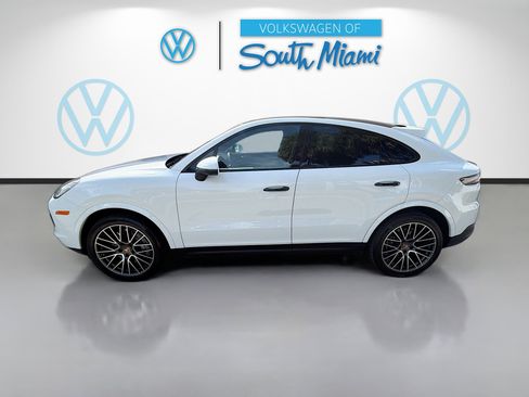 Used 2023 Porsche Cayenne Platinum Edition image 4