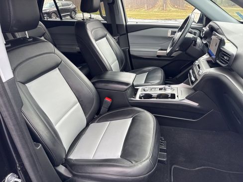 Used 2023 Ford Explorer XLT w/ Equipment Group 202A image 12