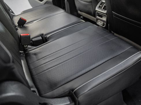 Used 2022 Volkswagen Tiguan SE w/ Panoramic Sunroof Package FWD image 35