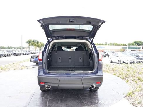 Certified 2025 Subaru Ascent Bronze Edition image 8