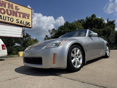 Used 2004 Nissan 350Z Touring RWD image 1