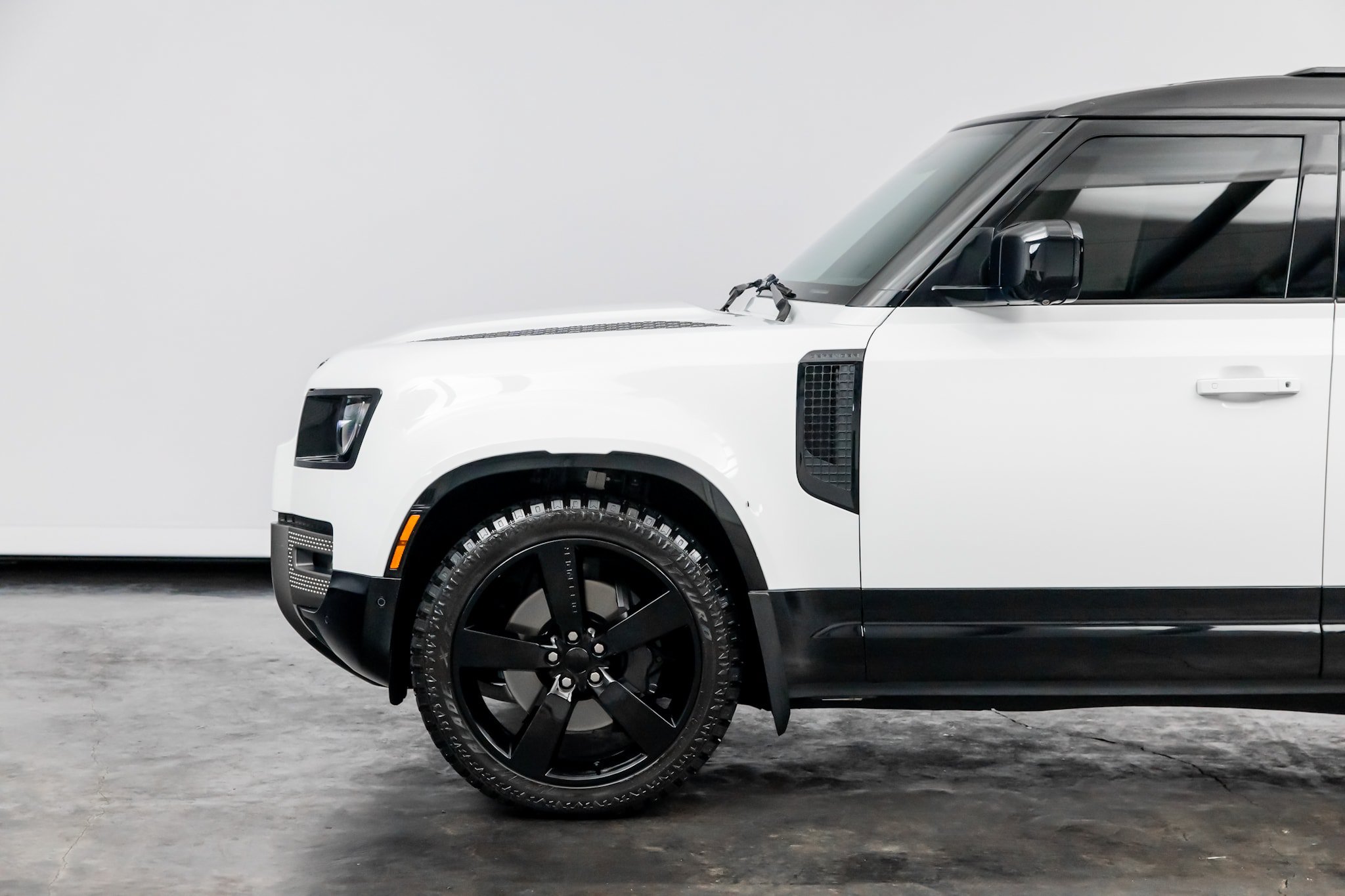 Used 2023 Land Rover Defender 110 X-Dynamic SE AWD/4WD image 10