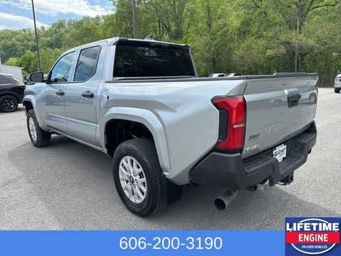 Used 2024 Toyota Tacoma SR AWD/4WD image 9