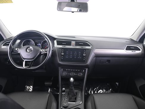 Used 2018 Volkswagen Tiguan SE AWD/4WD image 30