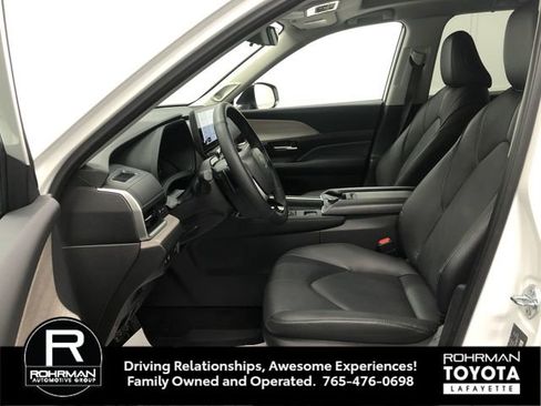 Used 2025 Toyota Grand Highlander AWD image 11
