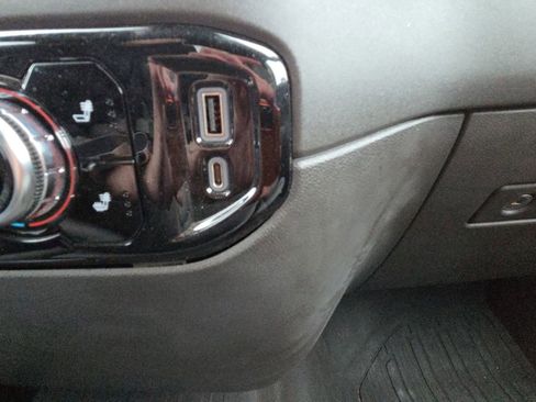 Used 2023 GMC Sierra 1500 SLE image 37