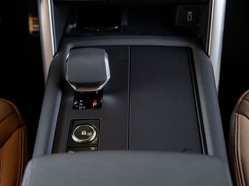 New 2026 Land Rover Discovery Limited Edition AWD/4WD image 22