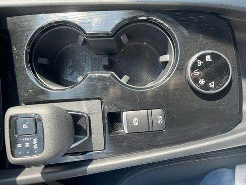 Used 2024 Nissan Rogue S AWD/4WD image 19