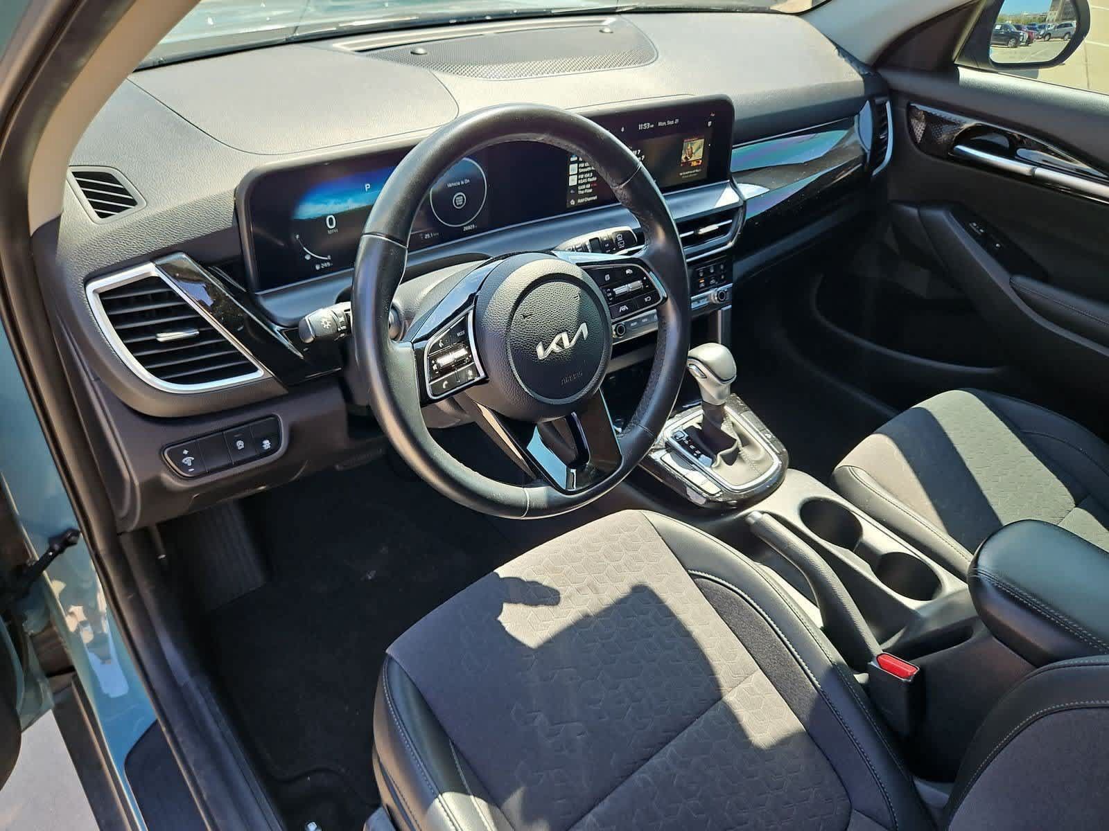 Used 2024 Kia Seltos S FWD image 2