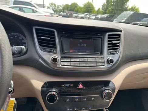Used 2017 Hyundai Tucson SE FWD image 8